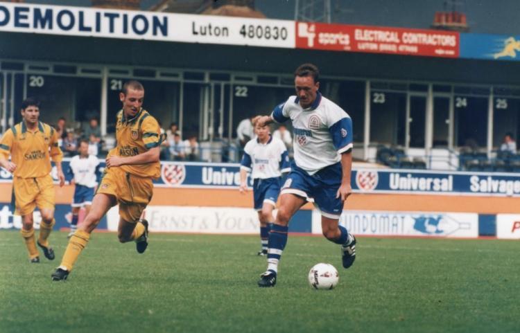 卢顿旧将约翰尼-维尔斯特鲁普因病离世年仅58岁,俱乐部发文悼念